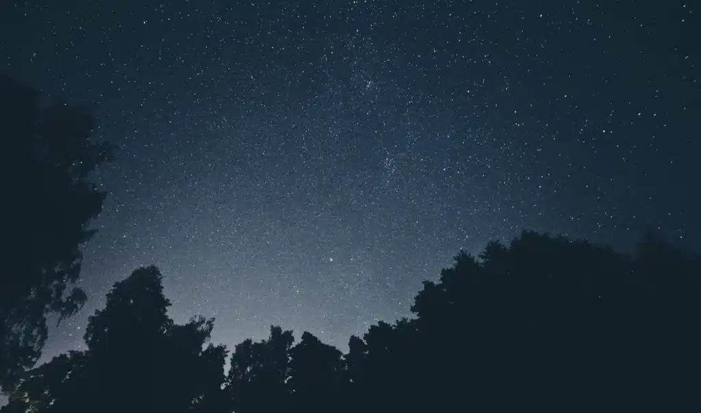 Estrellas en la oscuridad - apagón - ApudActa.com